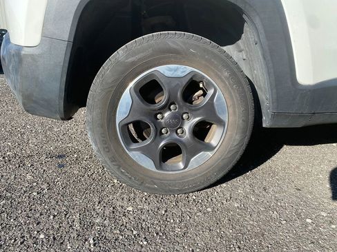 Used 2016 Jeep Renegade Sport w/ Power & Air Group image 26