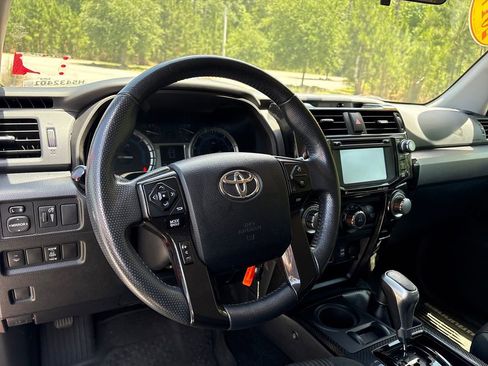 Used 2017 Toyota 4Runner TRD Off-Road AWD/4WD image 6