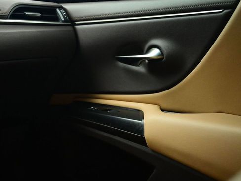 Used 2021 Lexus ES 350 w/ Premium Package image 15