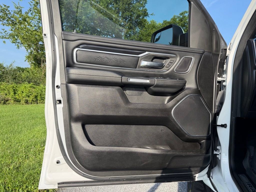 Used 2022 RAM 1500 Laramie AWD/4WD image 11