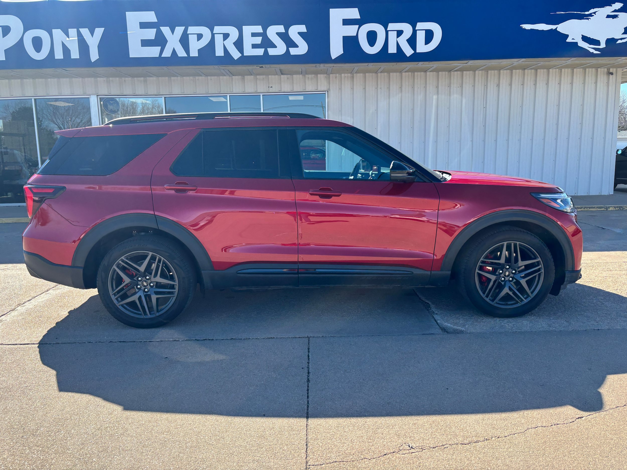 Used 2025 Ford Explorer ST AWD/4WD image 2