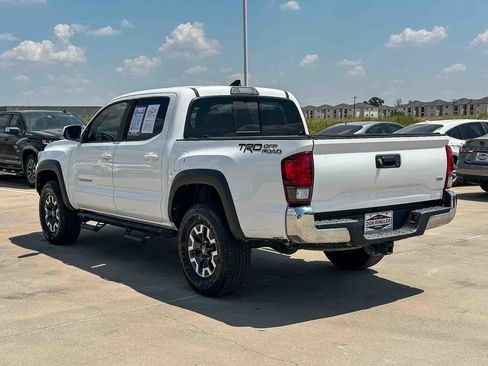 Used 2018 Toyota Tacoma TRD Off-Road RWD image 5