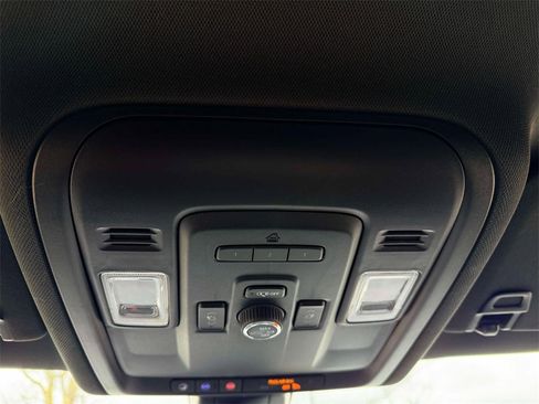 Used 2022 GMC Yukon XL SLT w/ SLT Luxury Package image 25