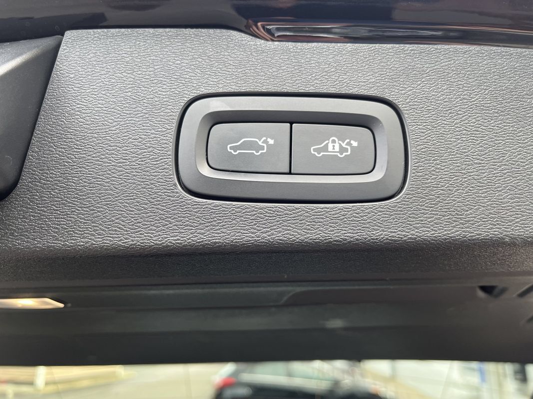 Used 2022 Volvo V60 T5 Cross Country AWD/4WD image 18