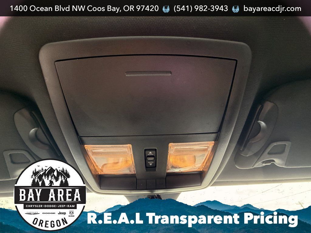Used 2014 Dodge Challenger R/T RWD image 21
