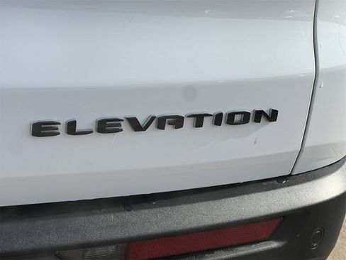 Used 2025 GMC Acadia Elevation image 5