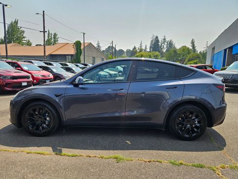 Used 2023 Tesla Model Y Long Range AWD/4WD image 2