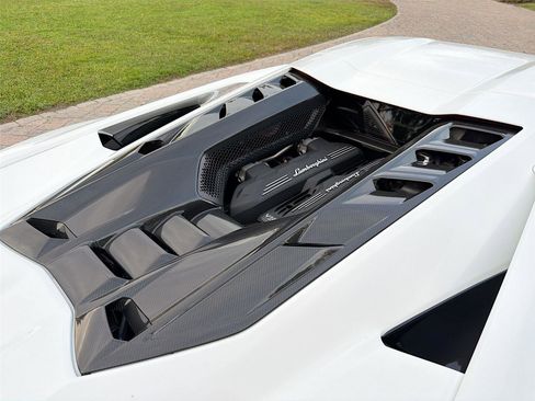 Used 2024 Lamborghini Revuelto image 26