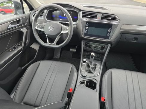 Used 2023 Volkswagen Tiguan SE w/ Panoramic Sunroof Package AWD/4WD image 30