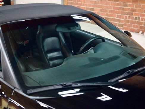 Used 2005 Chevrolet Corvette Convertible w/ Preferred Equipment Group image 10