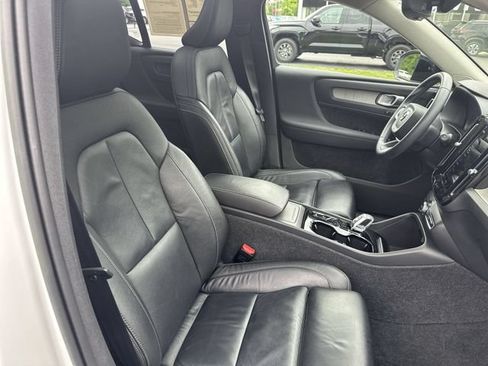 Used 2023 Volvo XC40 B5 Plus w/ Driver Assist Package AWD/4WD image 31