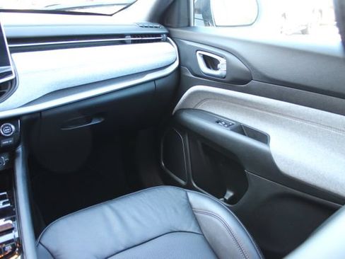 Used 2023 Jeep Compass Latitude AWD/4WD image 35