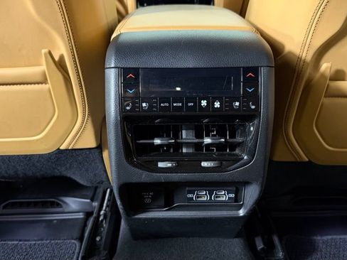 Used 2023 Jeep Grand Cherokee Summit AWD/4WD image 32