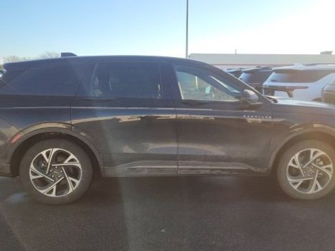 Used 2024 Lincoln Nautilus Premier w/ Equipment Group 102A image 5