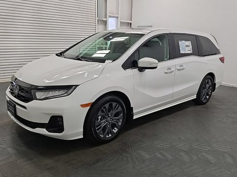 New 2026 Honda Odyssey Touring image 4