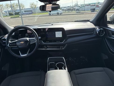 Used 2025 Chevrolet Equinox LT image 22