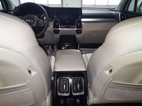 Used 2024 Kia Sorento SX Prestige image 10
