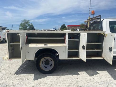 Used 2018 Ford F450 XL w/ Power Equipment Group RWD image 3