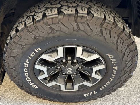 Used 2021 Toyota Tacoma TRD Off-Road w/ Technology Package image 22