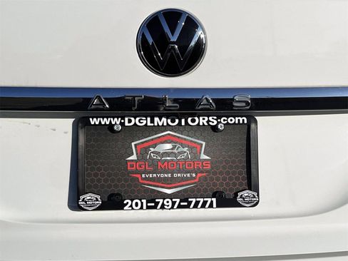 Used 2023 Volkswagen Atlas Cross Sport SE image 11