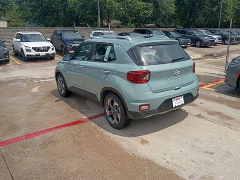 Used 2025 Hyundai Venue SEL FWD image 8