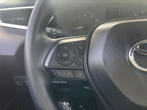 Used 2025 Toyota Corolla LE image 23