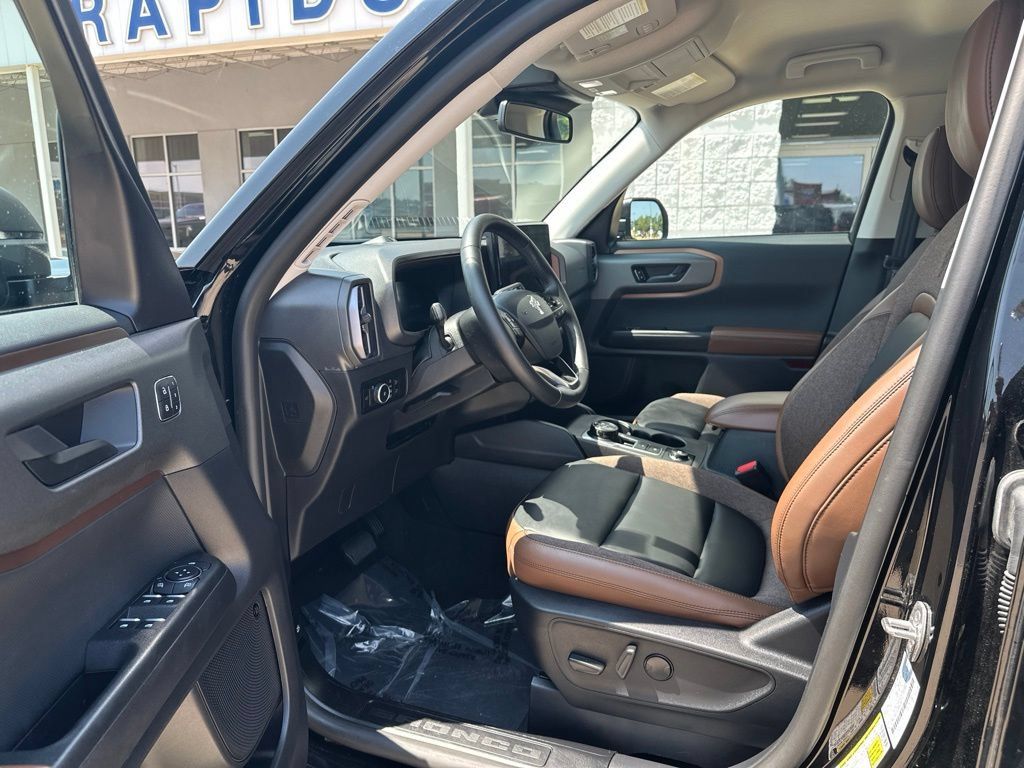 Used 2025 Ford Bronco Sport Outer Banks w/ Outer Banks Tech Package+ AWD/4WD image 11