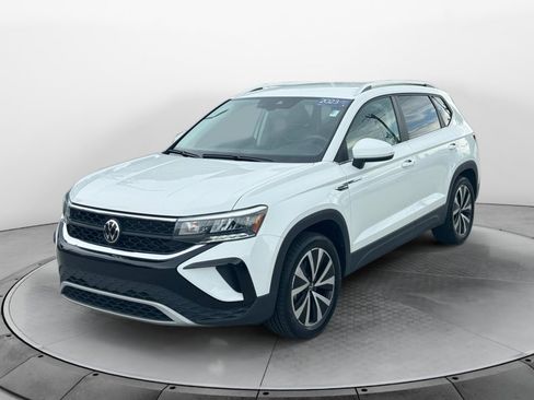 Certified 2023 Volkswagen Taos SE AWD/4WD image 3