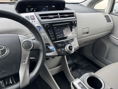Certified 2017 Toyota Prius V Four image 17
