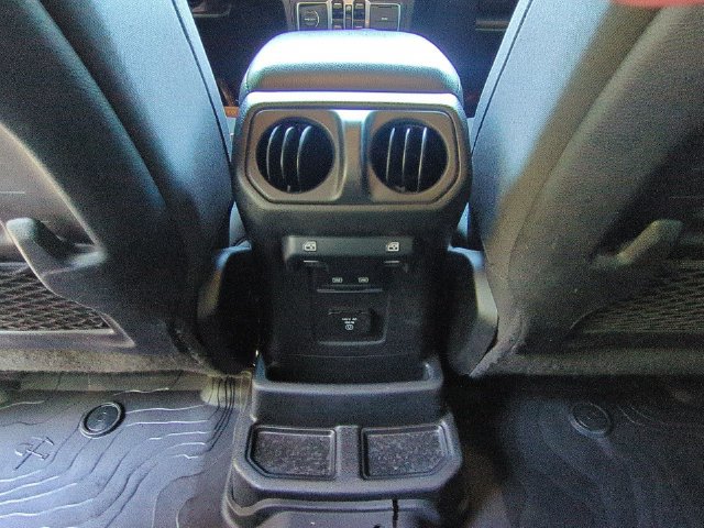 Used 2022 Jeep Wrangler Unlimited Rubicon 4xe w/ Cold Weather Group AWD/4WD image 29