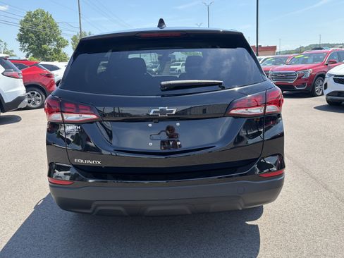 Used 2024 Chevrolet Equinox LS w/ LS Convenience Package FWD image 3