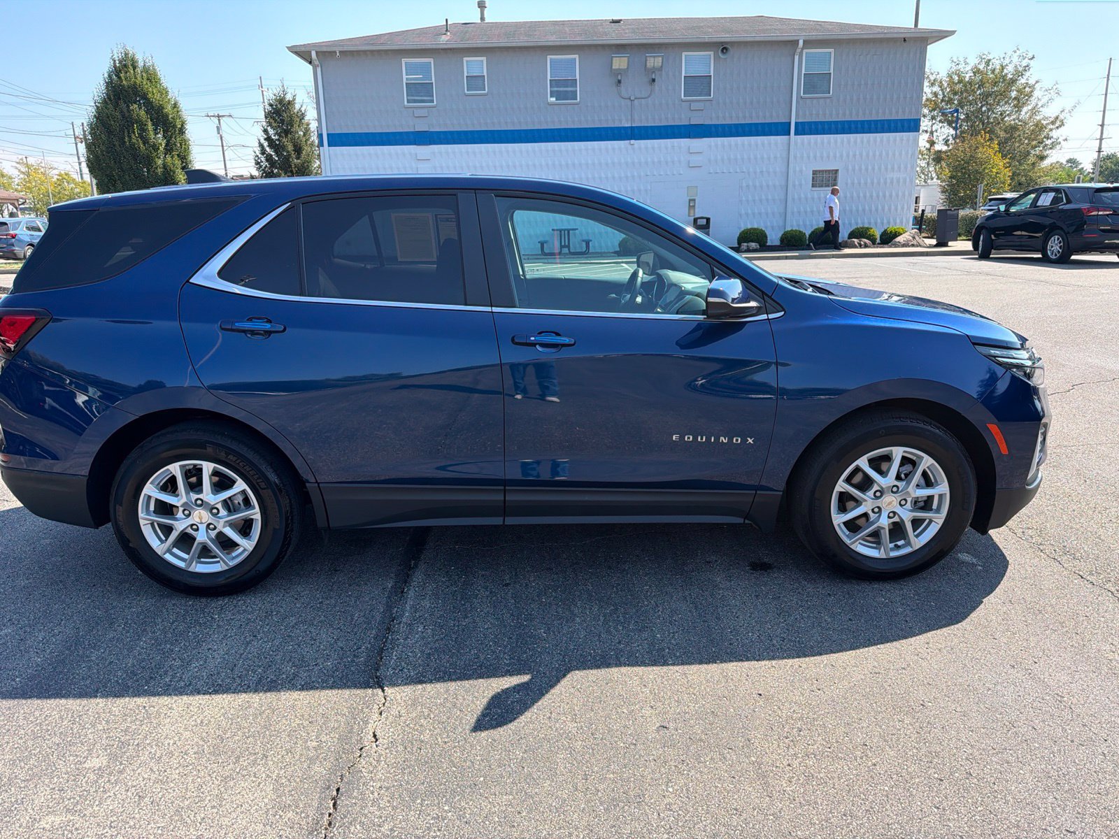 Used 2023 Chevrolet Equinox LT FWD image 6