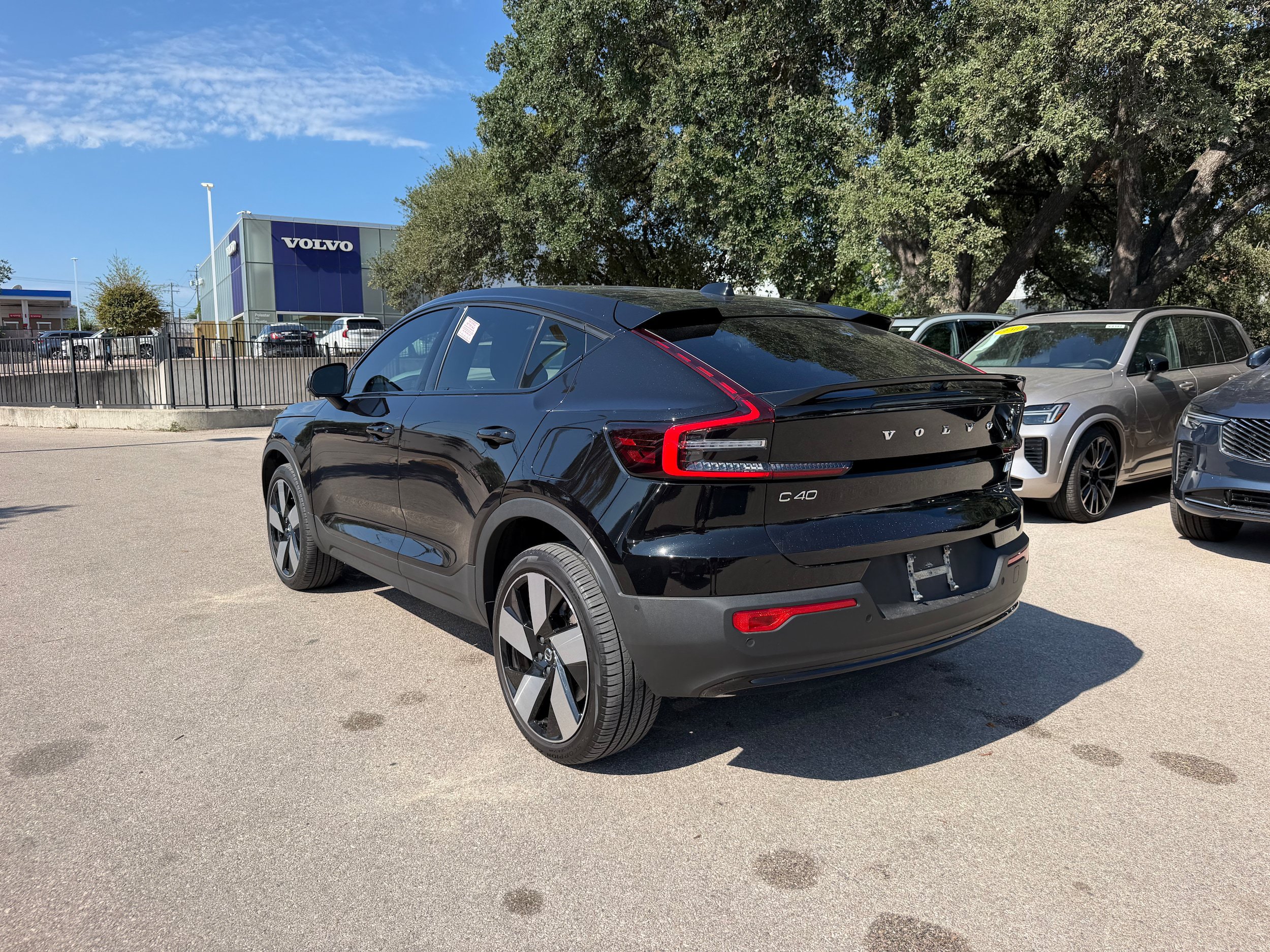 Certified 2023 Volvo C40 P8 Recharge Ultimate w/ Protection Package Premier AWD/4WD image 4