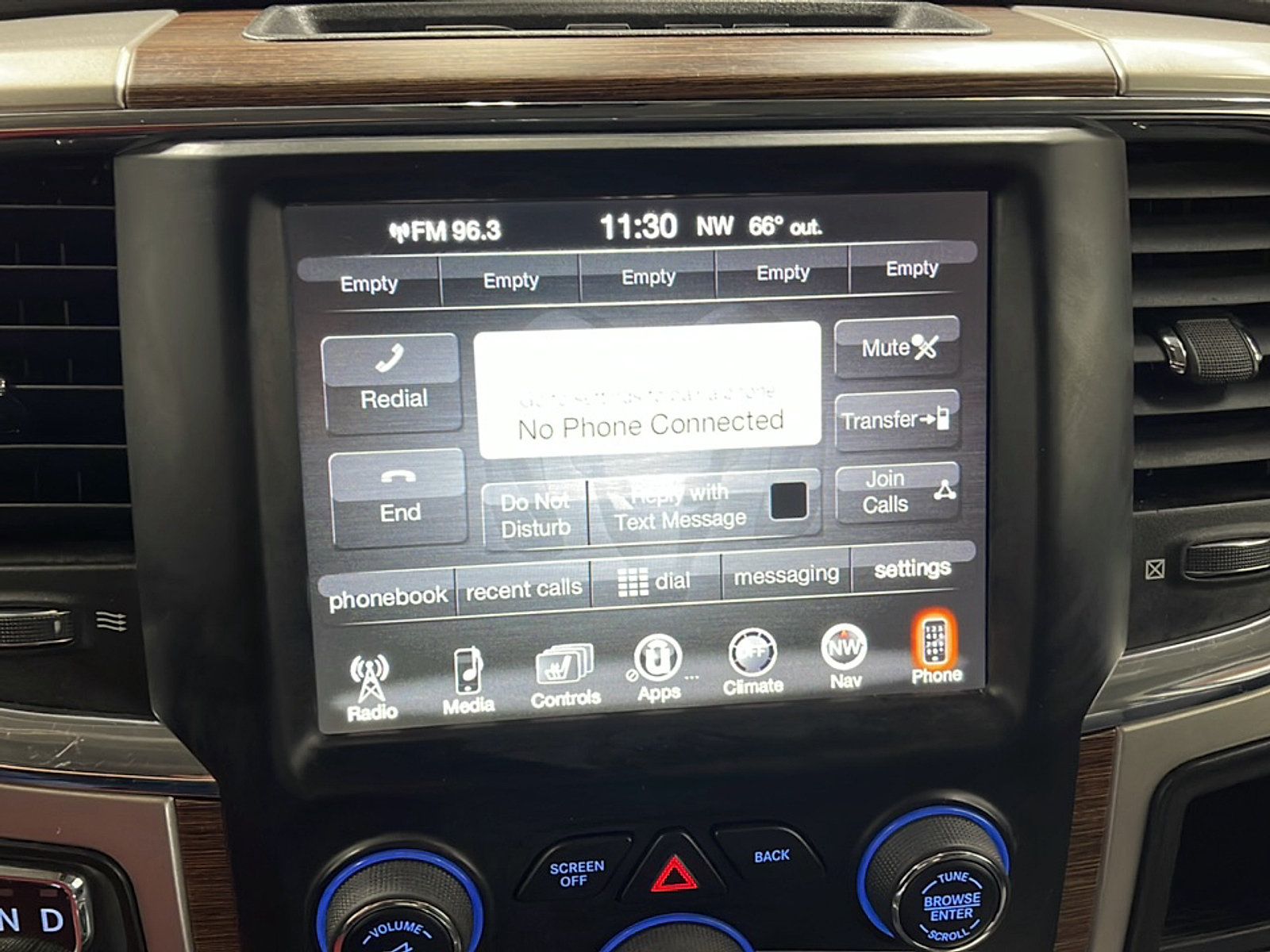 Used 2017 RAM 1500 Laramie w/ Convenience Group AWD/4WD image 8