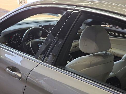 Used 2019 BMW 530i w/ Convenience Package RWD image 37
