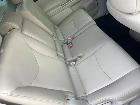 Used 2016 Toyota Prius V Five FWD image 17