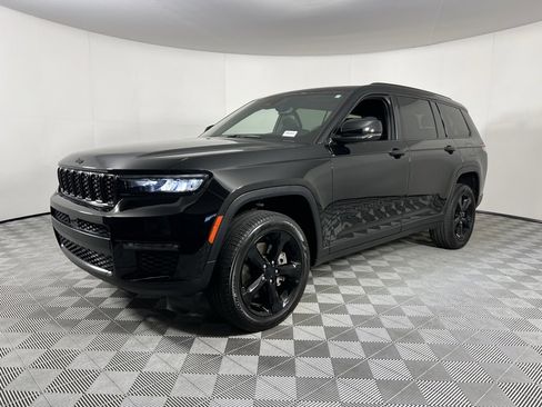 Used 2024 Jeep Grand Cherokee L Limited w/ Black Appearance Package image 3