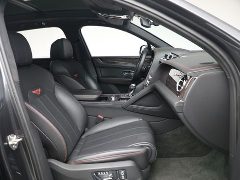 Certified 2021 Bentley Bentayga image 28