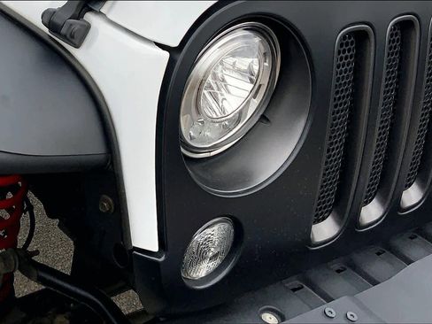 Used 2017 Jeep Wrangler Unlimited Rubicon image 25