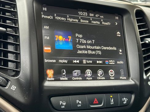 Used 2017 Jeep Cherokee Limited w/ Luxury Group image 21