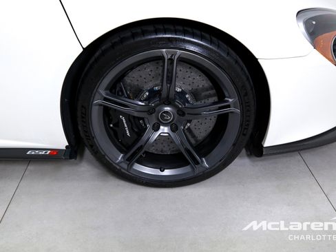 Used 2015 McLaren 650S Spider image 25