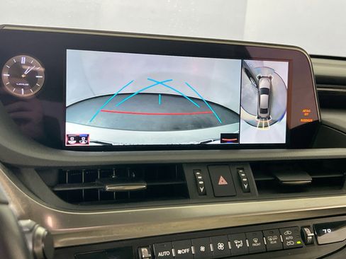 Used 2021 Lexus ES 300h Ultra Luxury w/ Accessory Package 2 image 14