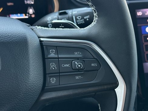 New 2025 Jeep Grand Cherokee L Limited w/ Luxury Tech Group II image 26