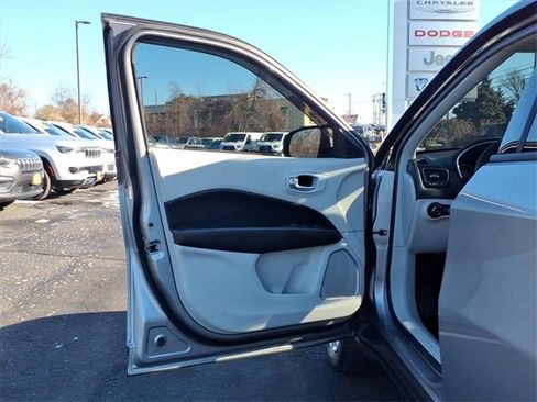 Certified 2018 Jeep Compass Limited w/ Navigation Group image 25