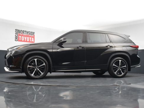 Used 2022 Toyota Highlander XSE AWD/4WD image 30