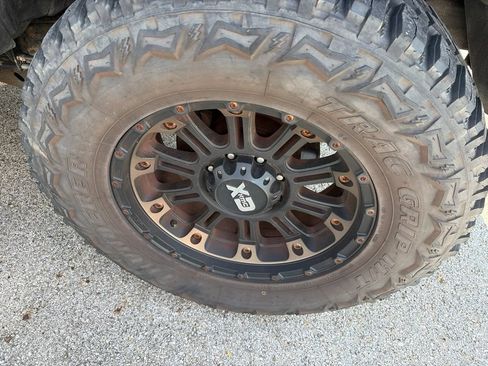 Used 2005 HUMMER H2 SUT w/ Preferred Equipment Group AWD/4WD image 13