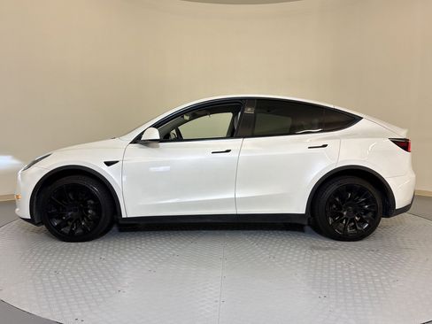 Used 2024 Tesla Model Y Long Range image 2