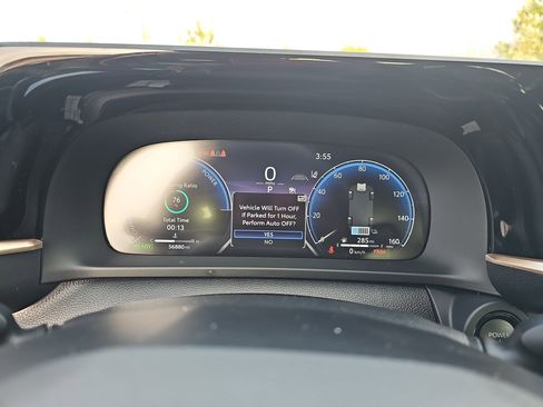 Used 2023 Toyota Crown Limited image 20