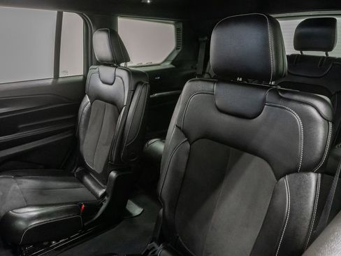 Certified 2024 Jeep Grand Cherokee L Altitude AWD/4WD image 22
