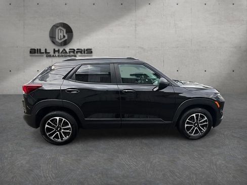 Used 2024 Chevrolet TrailBlazer LT w/ LT Cold Weather Package FWD image 4
